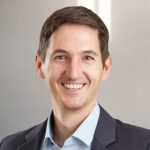 Robin Leins ▪ Trainer für Führung und Zusammenarbeit ▪ CAS Personal-und Organisationsentwicklung ▪ Dozent HSLU, Gründer Handfest GmbH ▪ Lebt mit ADHS und bringt diese Perspektive in seiner Arbeit ein